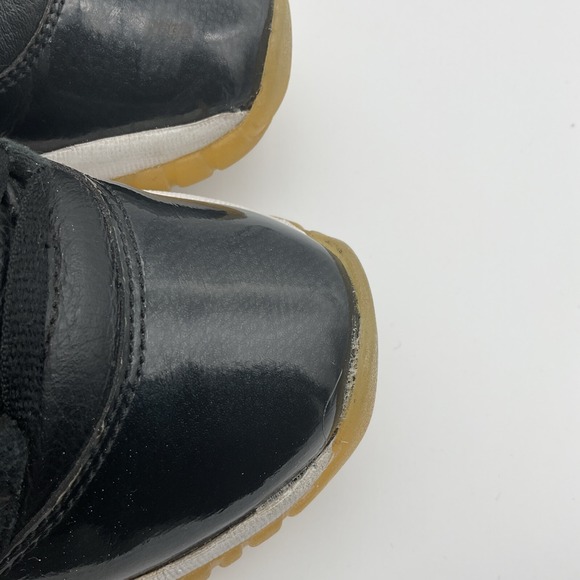 Size 6.5 (GS) - Jordan 11 Mid 72-10 (378038-002) - Picture 8 of 9